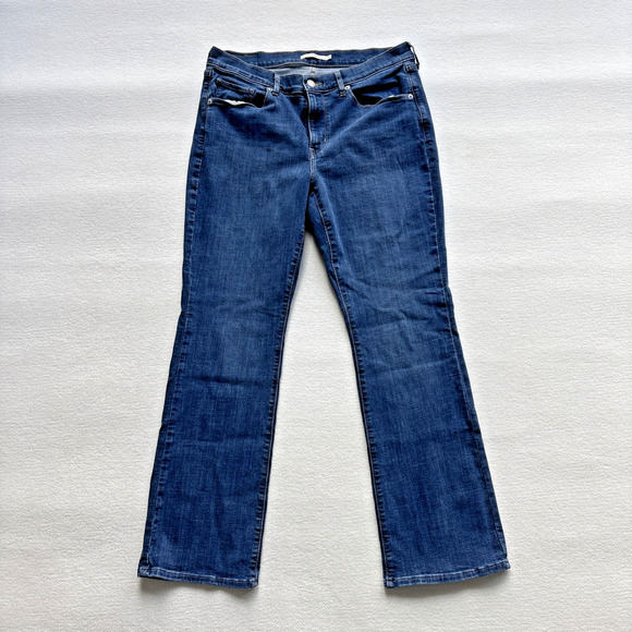 Levi Strauss Women Jeans Size 12 Classic Bootcut Medium Wash Stretch Comfort - Picture 1 of 14